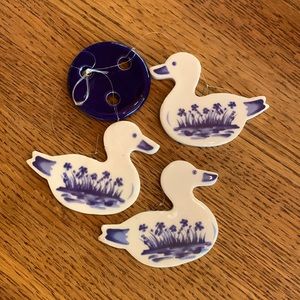Duck Wind Chime in Dutch blue and white. Ceramic, like new.